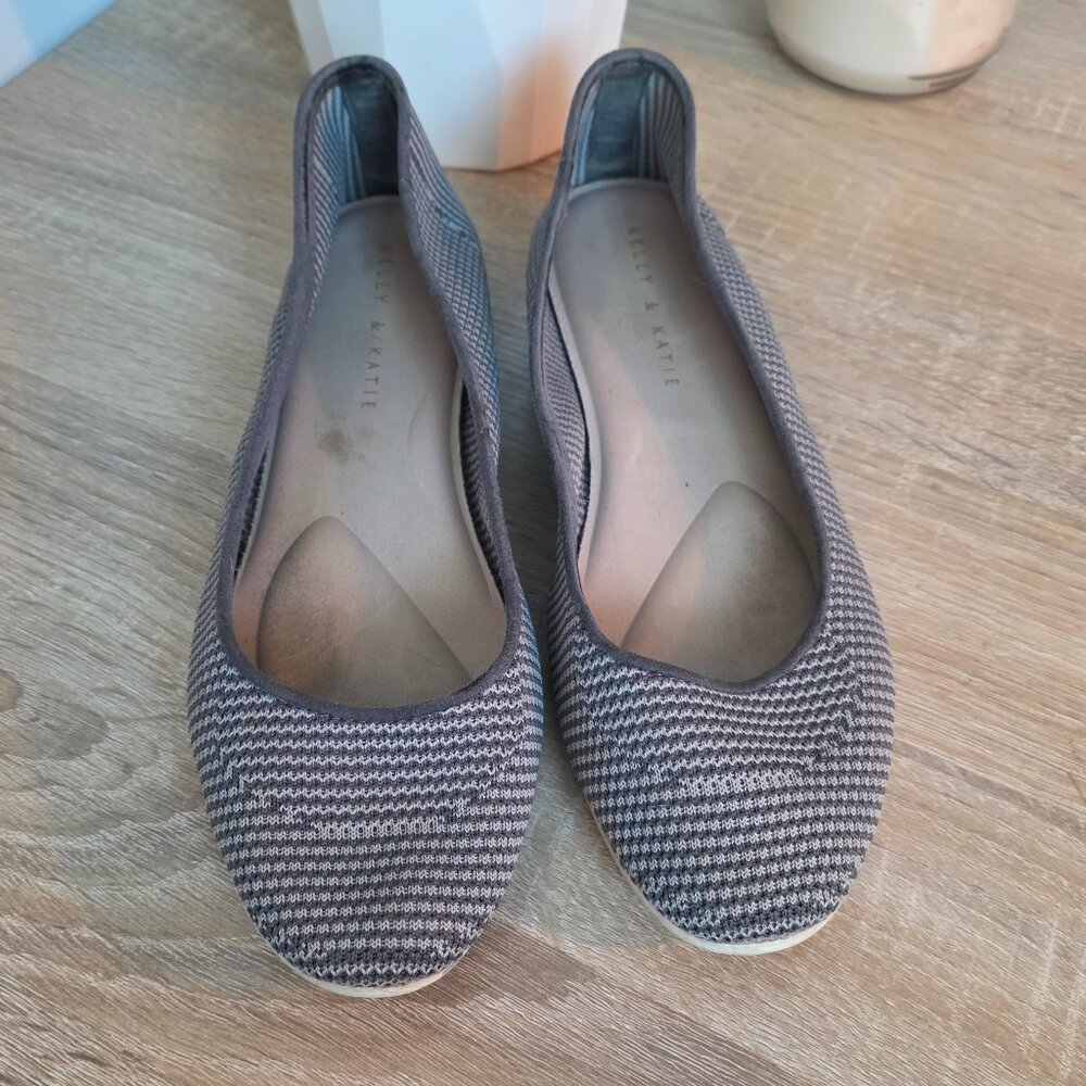 Kelly & Katie Grey & White Slip On Shoes - Size 9